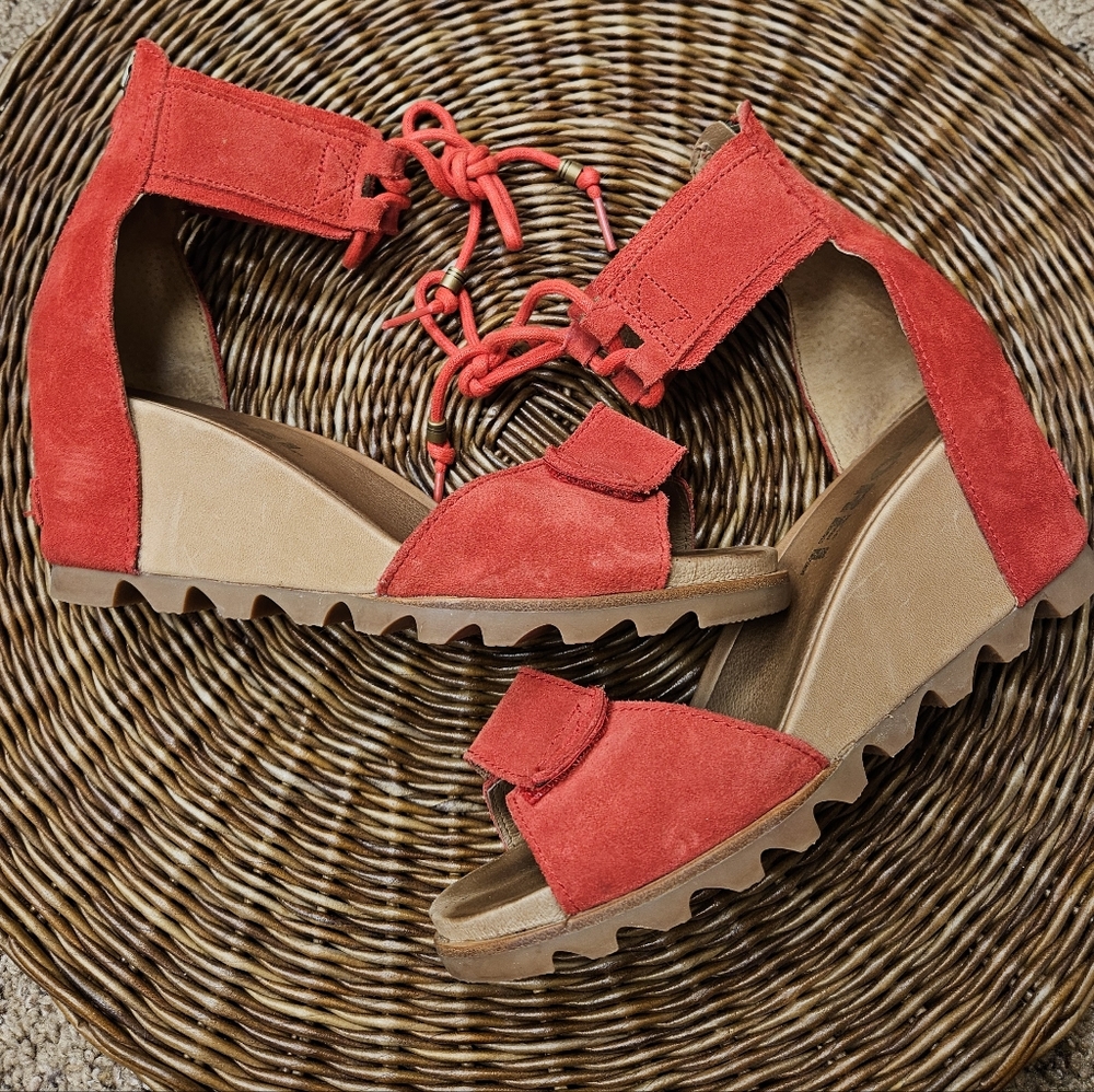 Sorel Joanie Ankle Lace Suede Wedge Sandals Red Women's Size 8.5 - Picture 2 of 8